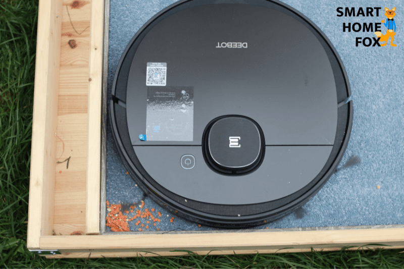 Deebot OZMO 950 чистит в углу